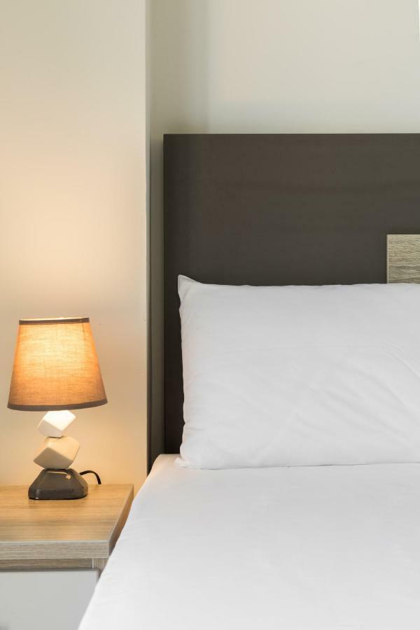V Luxury Apartments 시비리 외부 사진