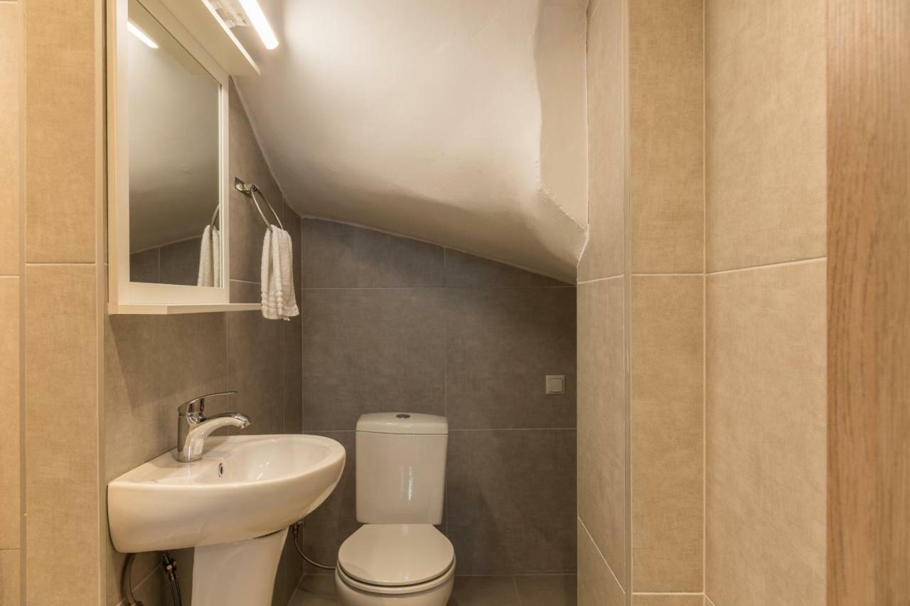 V Luxury Apartments 시비리 외부 사진