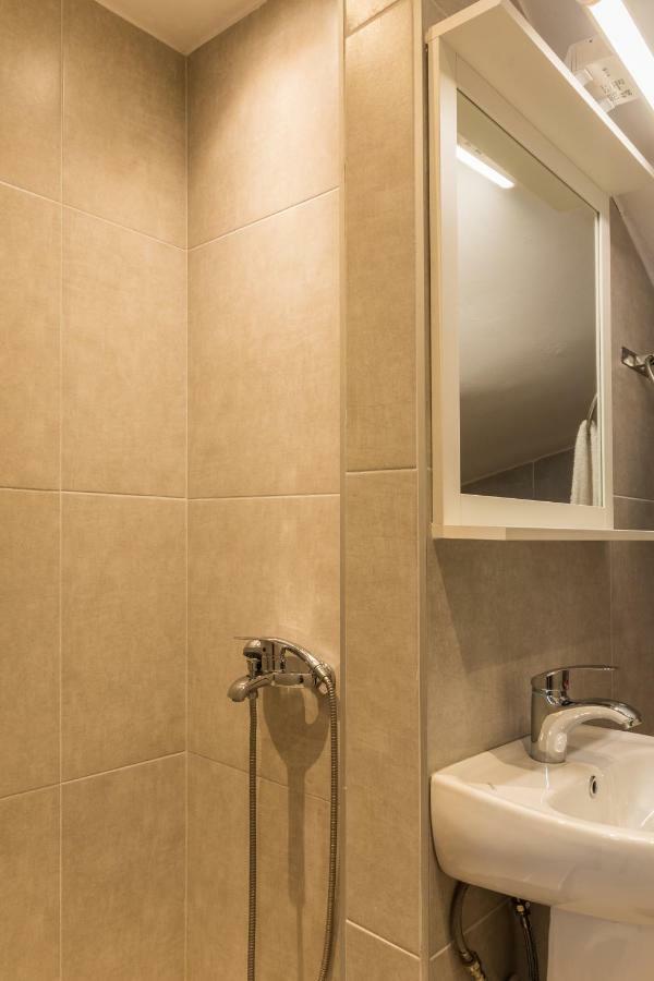 V Luxury Apartments 시비리 외부 사진