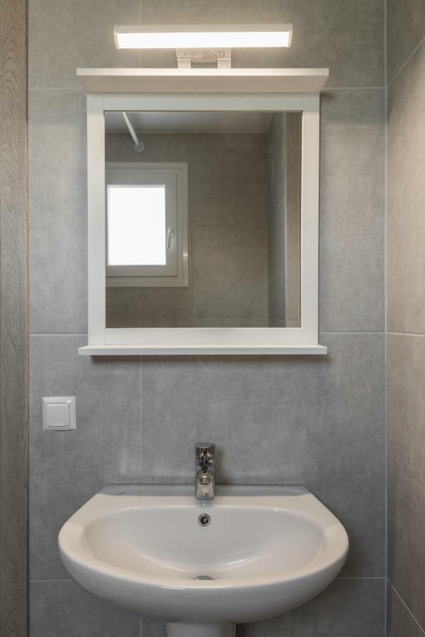 V Luxury Apartments 시비리 외부 사진